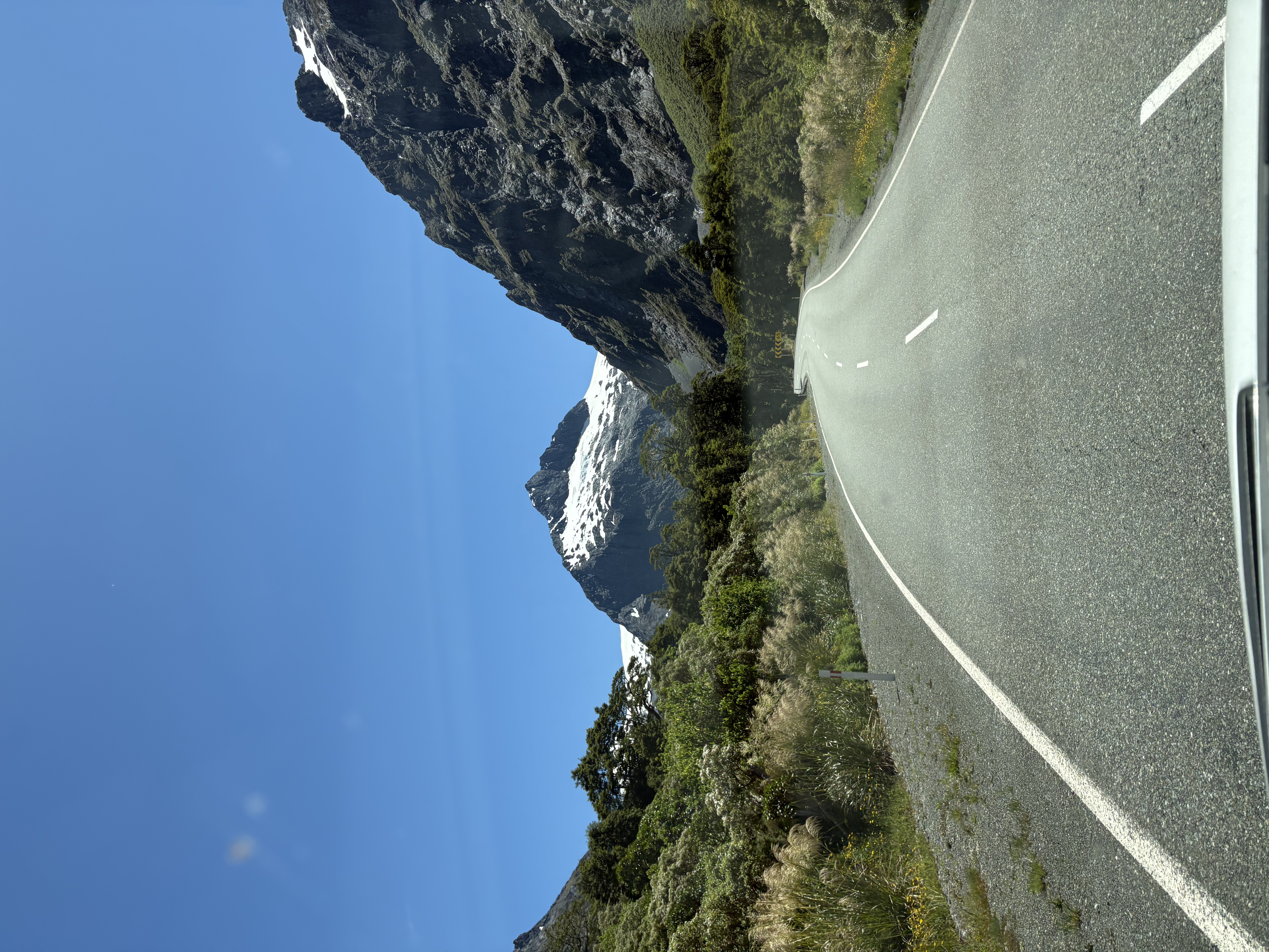 Milford Sound, Fiordland — Milford sound road