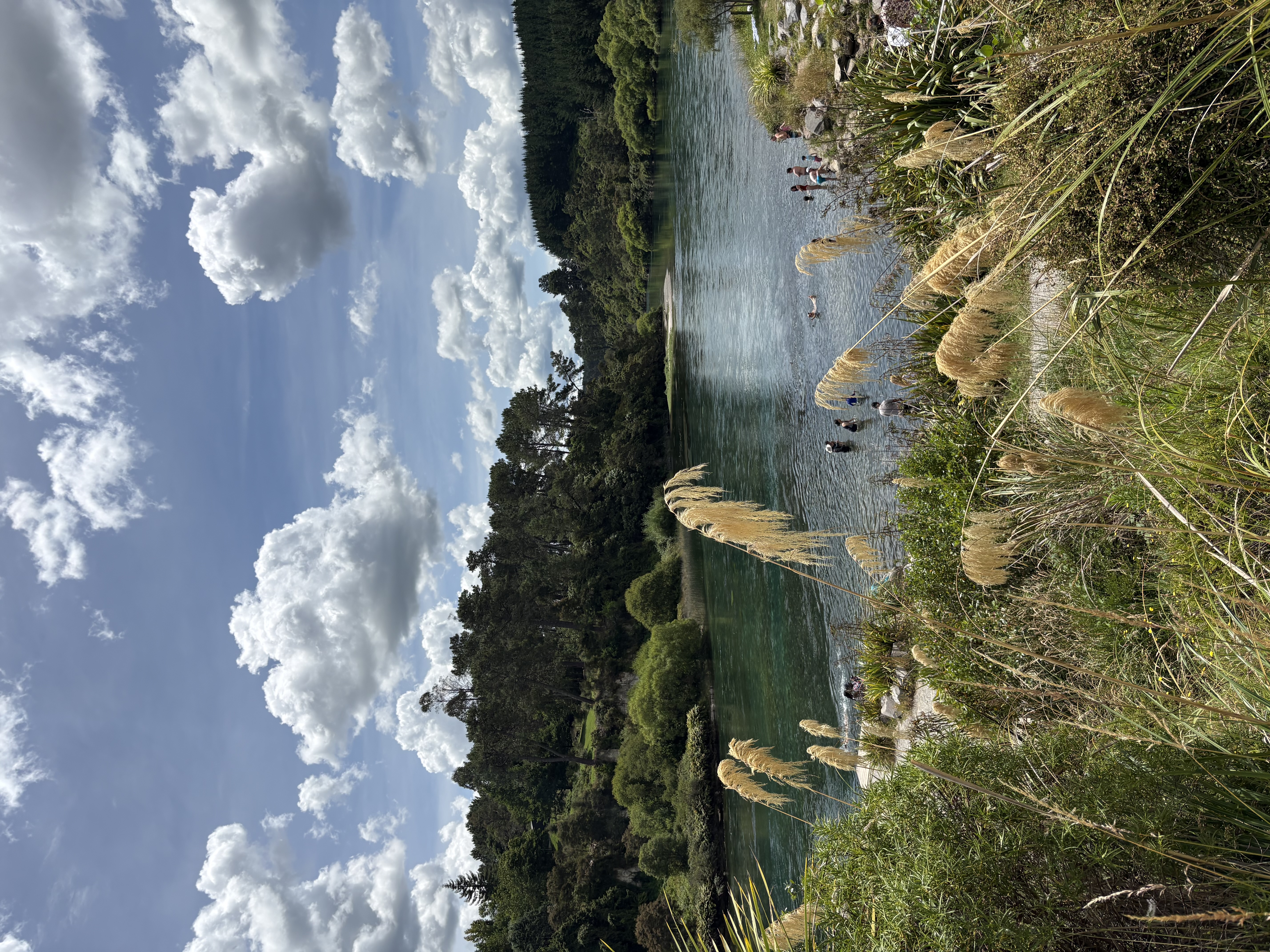 Taupō — Taupo utumuheke stream