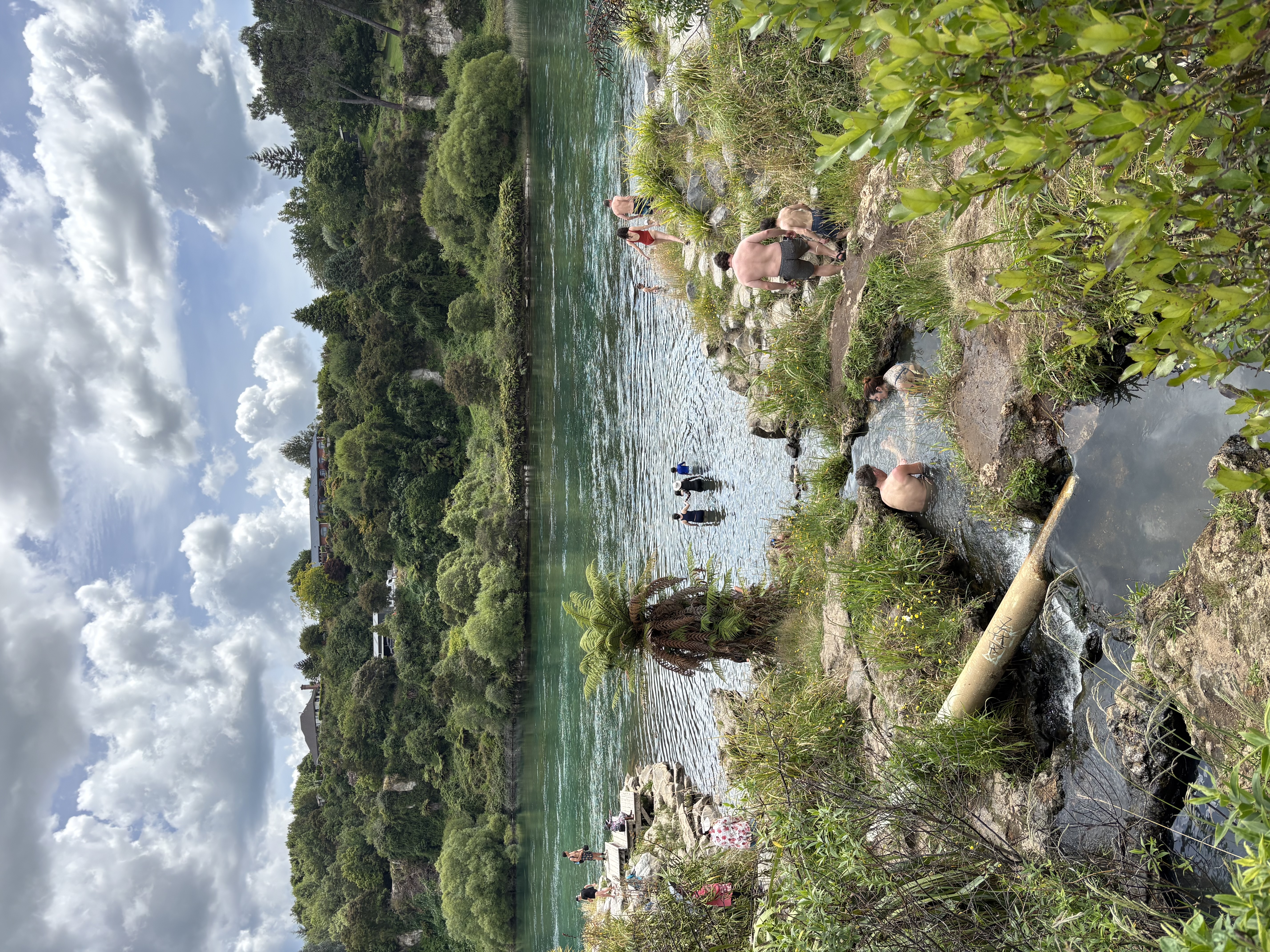 Taupō — Taupo utumuheke stream 1
