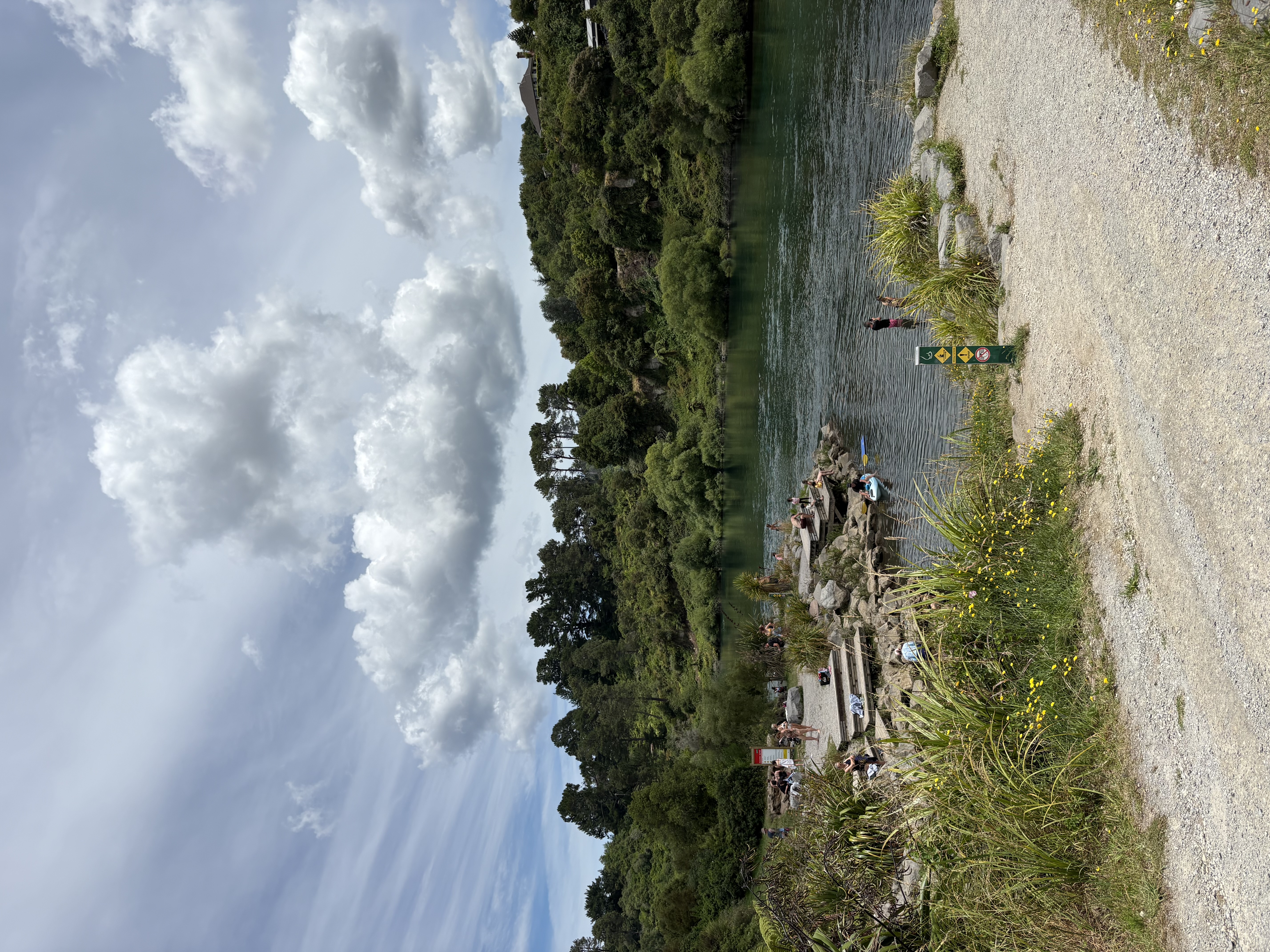 Taupō — Taupo utumuheke stream 2